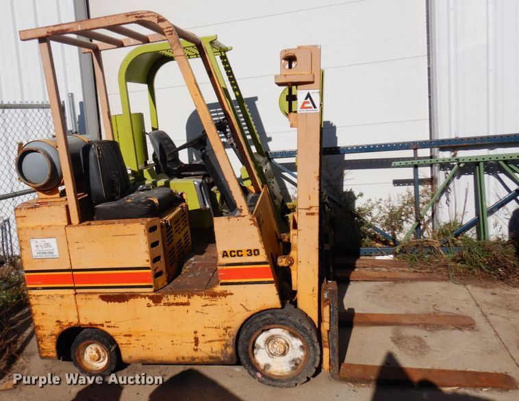 image for item MH9266 Allis Chalmers ACC-30  forklift