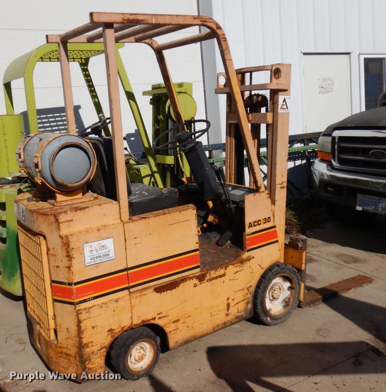 image for item MH9266 Allis Chalmers ACC-30  forklift