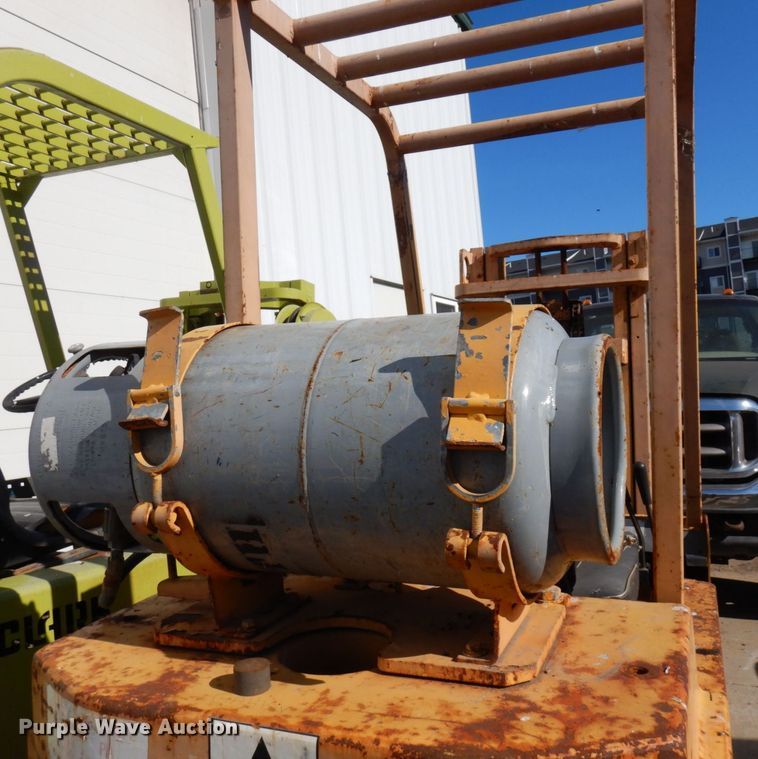 image for item MH9266 Allis Chalmers ACC-30  forklift