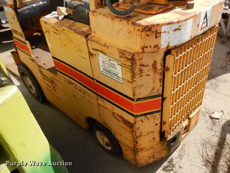 image for item MH9266 Allis Chalmers ACC-30  forklift