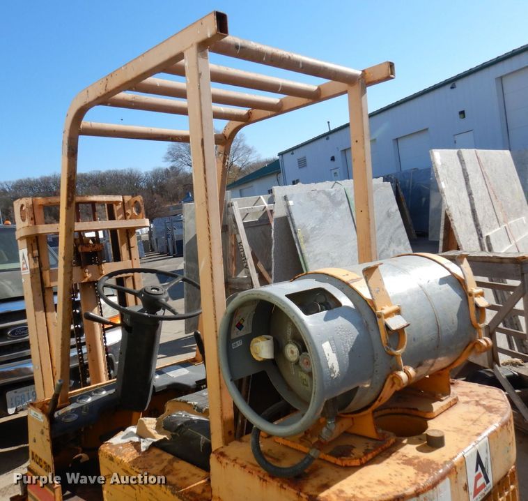 image for item MH9266 Allis Chalmers ACC-30  forklift