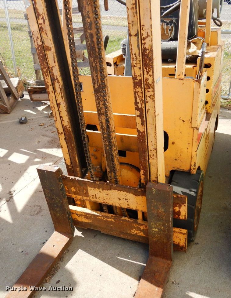 image for item MH9266 Allis Chalmers ACC-30  forklift