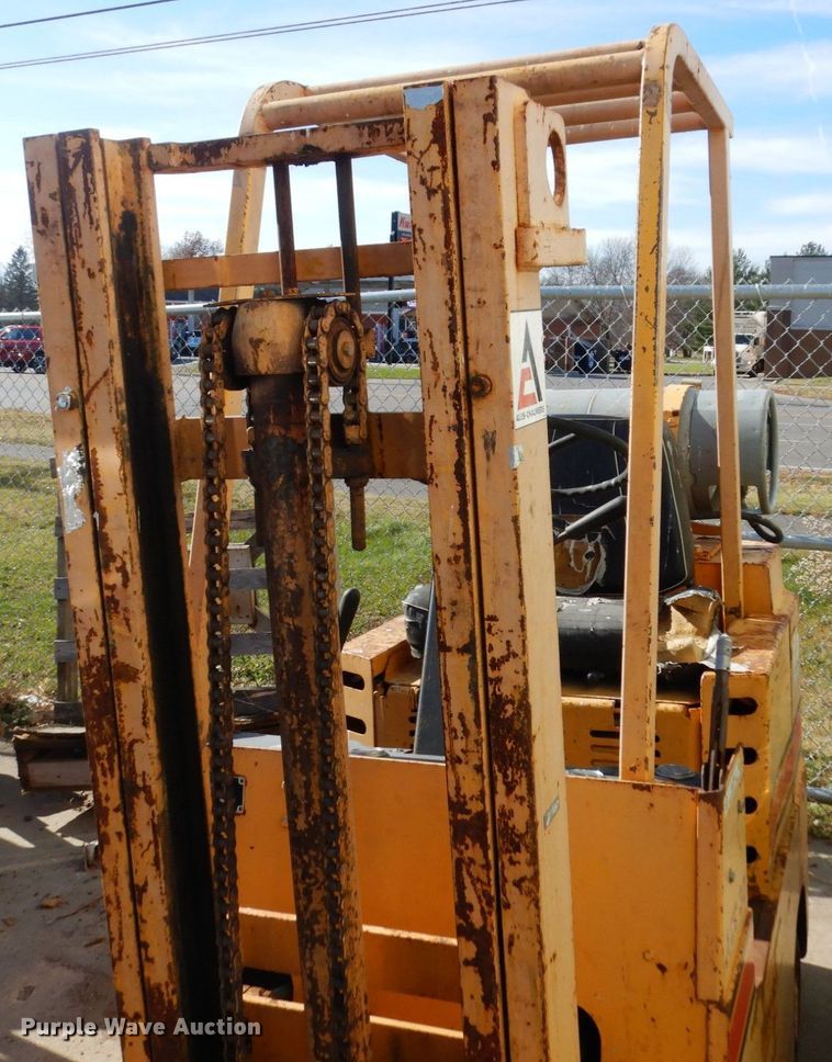 image for item MH9266 Allis Chalmers ACC-30  forklift
