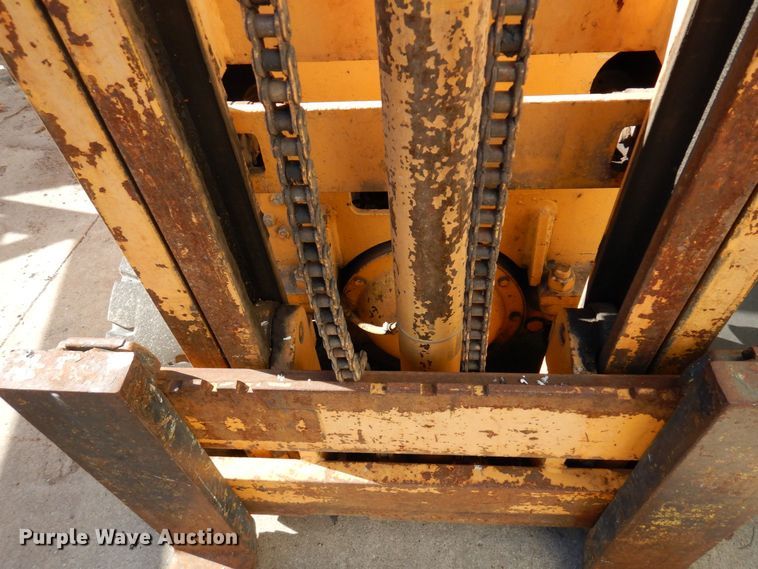 image for item MH9266 Allis Chalmers ACC-30  forklift