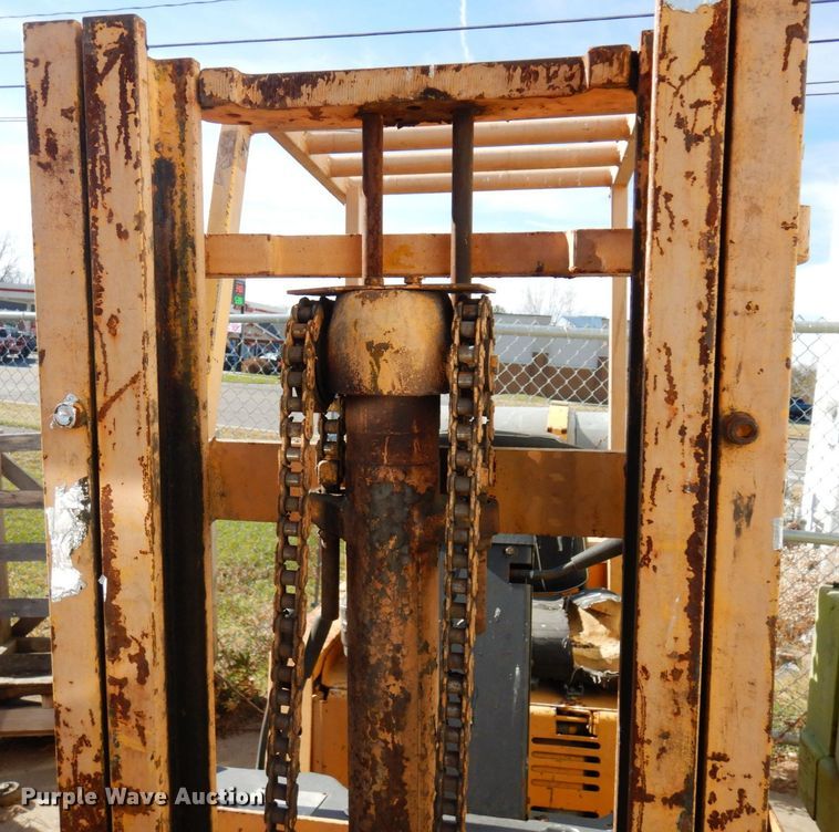 image for item MH9266 Allis Chalmers ACC-30  forklift