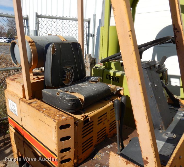 image for item MH9266 Allis Chalmers ACC-30  forklift