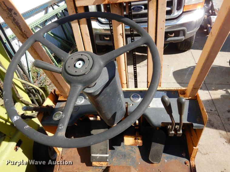 image for item MH9266 Allis Chalmers ACC-30  forklift