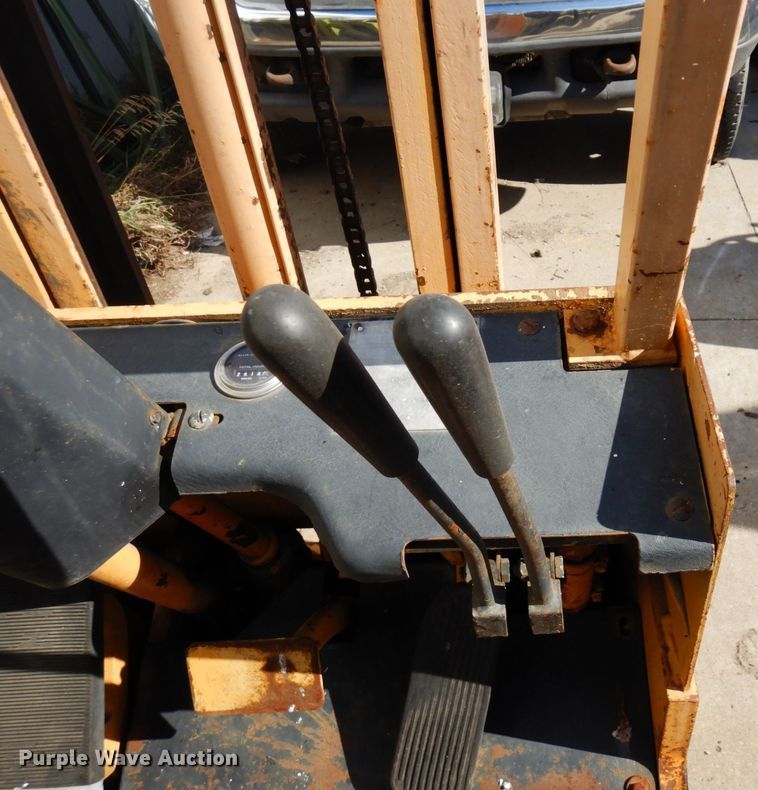 image for item MH9266 Allis Chalmers ACC-30  forklift