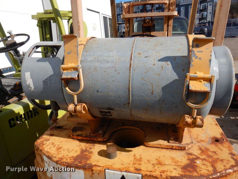 image for item MH9266 Allis Chalmers ACC-30  forklift