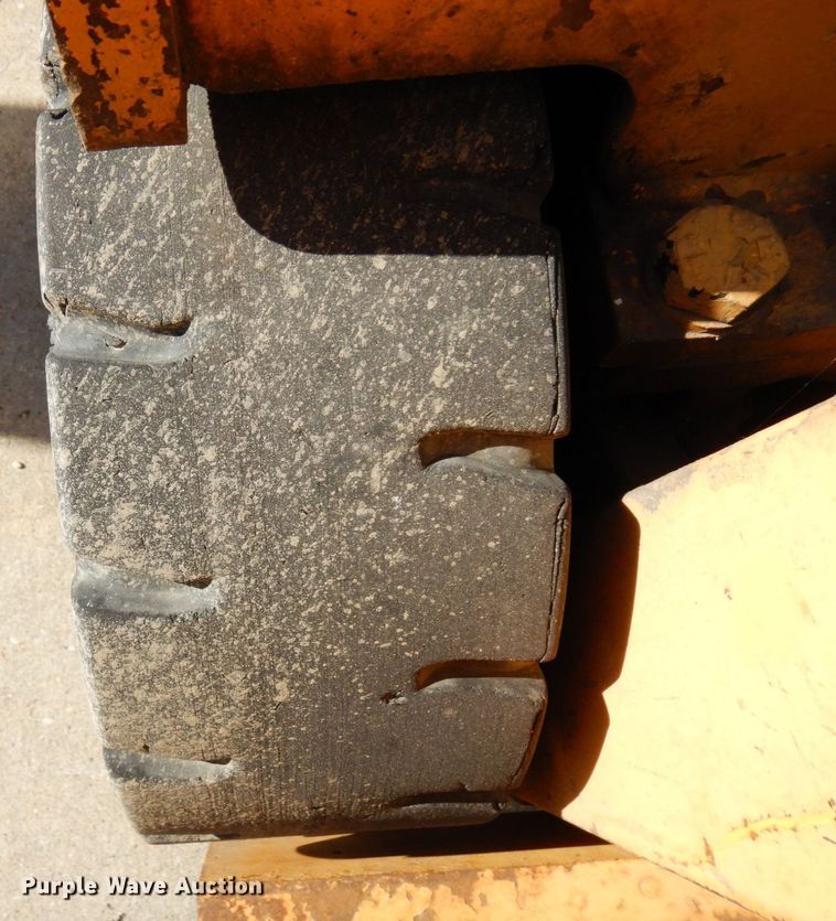 image for item MH9266 Allis Chalmers ACC-30  forklift