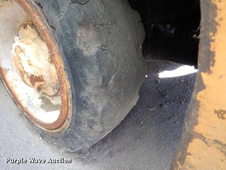 image for item MH9266 Allis Chalmers ACC-30  forklift