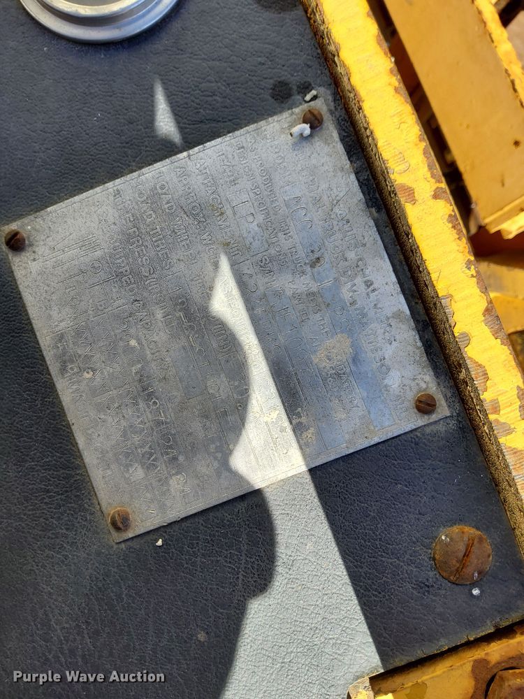 image for item MH9266 Allis Chalmers ACC-30  forklift