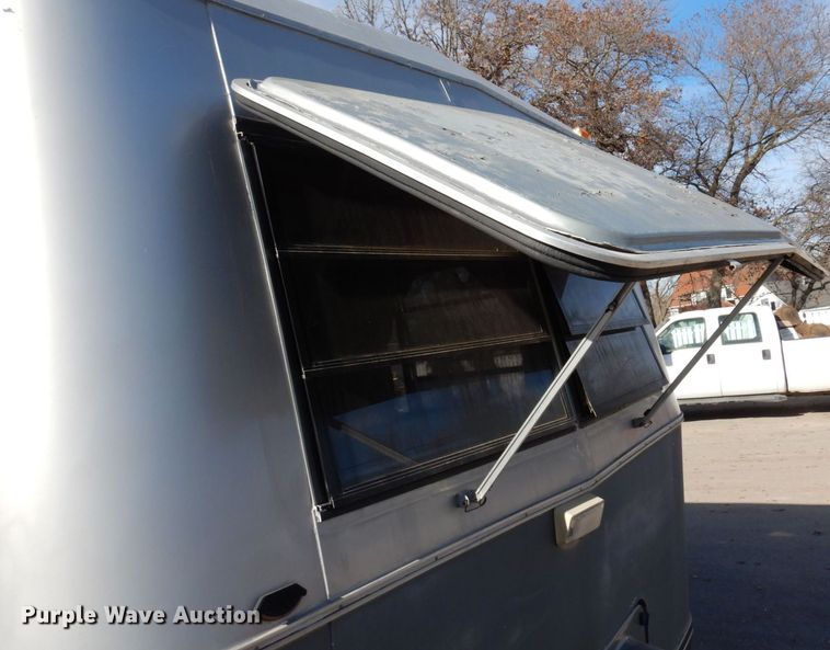 image for item MH9268 1989 Airstream  camper