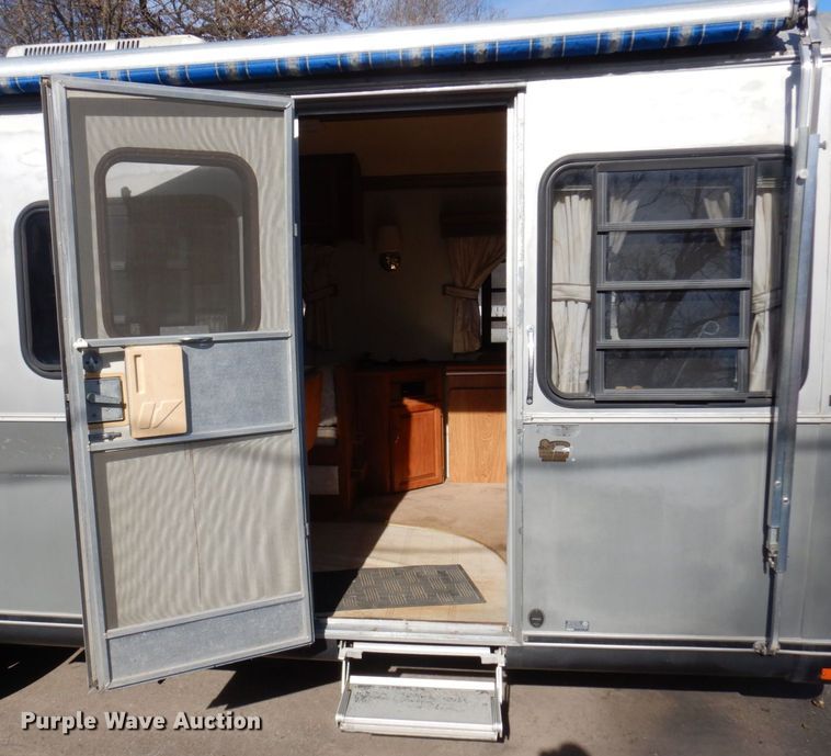 image for item MH9268 1989 Airstream  camper