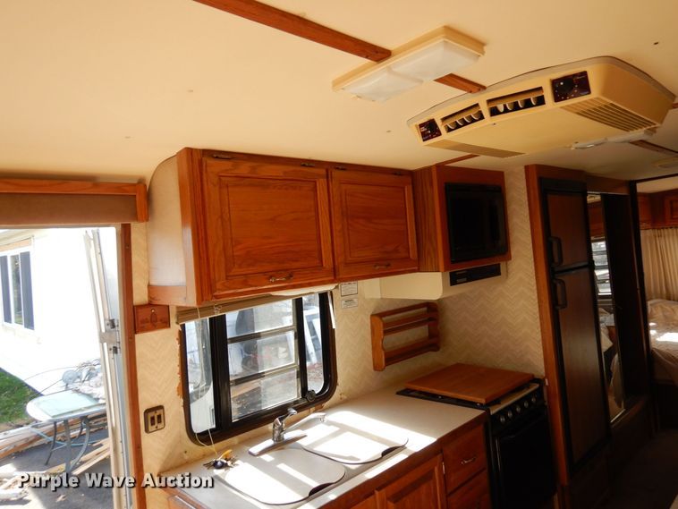 image for item MH9268 1989 Airstream  camper