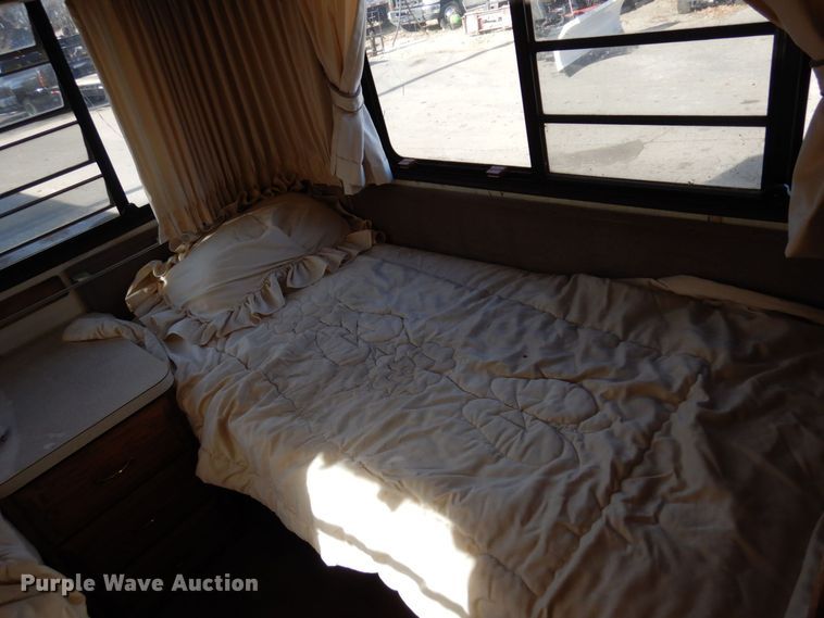 image for item MH9268 1989 Airstream  camper