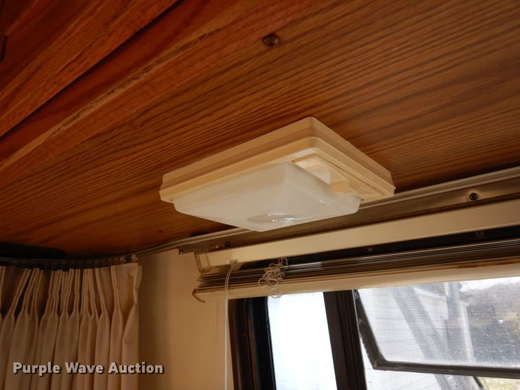 image for item MH9268 1989 Airstream  camper