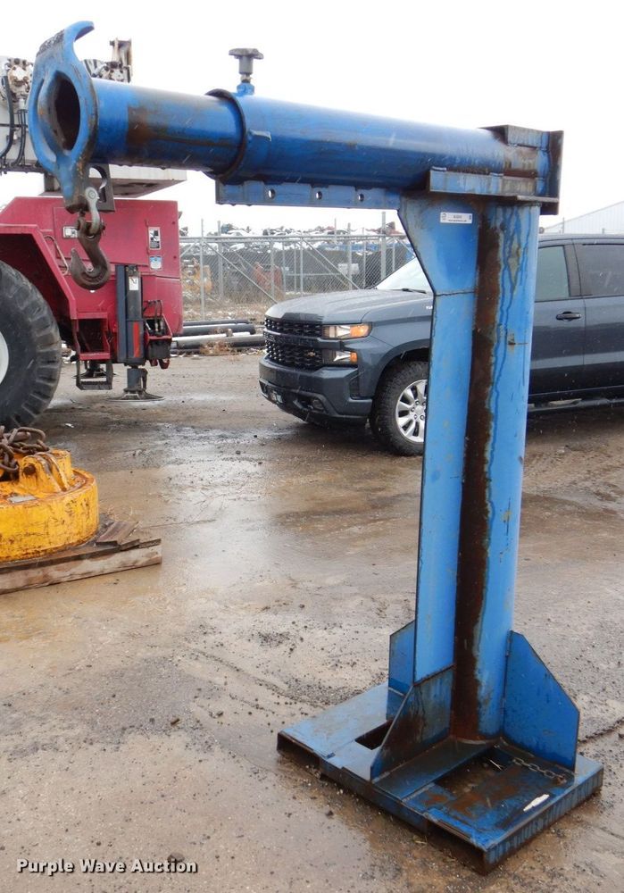 image for item MJ9845 2007 Vestil LM-HRT-4  boom