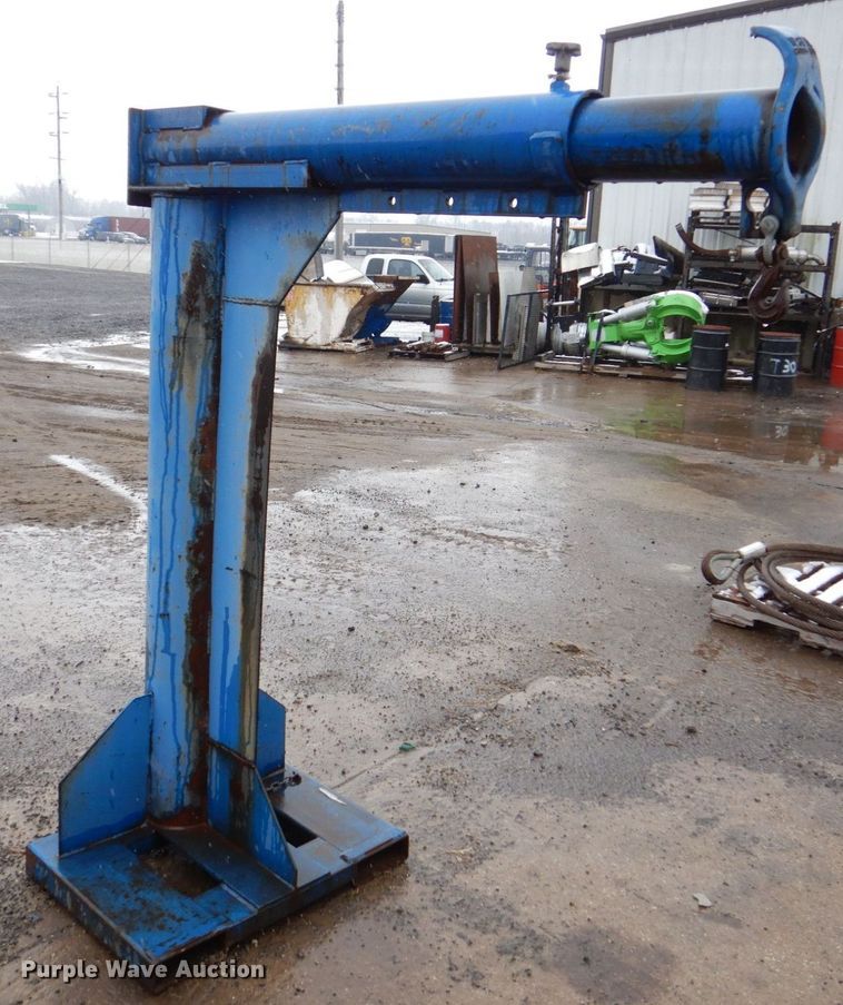 image for item MJ9845 2007 Vestil LM-HRT-4  boom