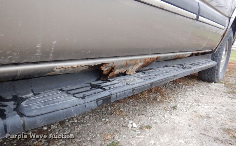 image for item MJ9851 2003 Chevrolet Suburban  SUV