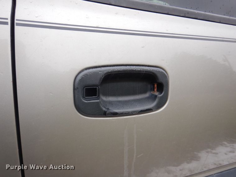 image for item MJ9851 2003 Chevrolet Suburban  SUV