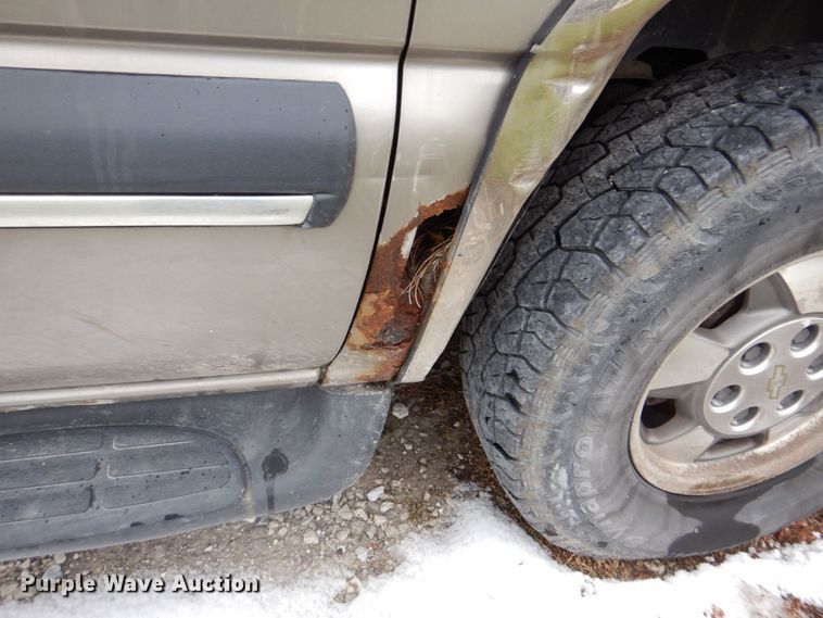 image for item MJ9851 2003 Chevrolet Suburban  SUV