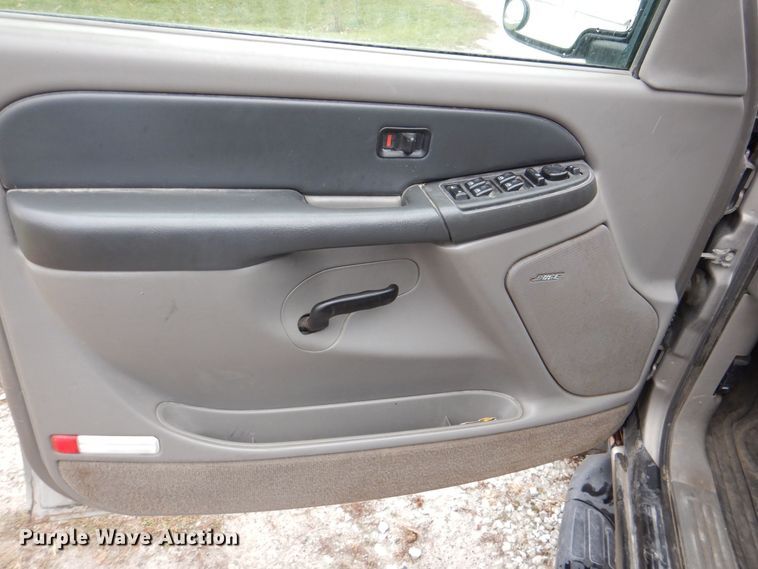 image for item MJ9851 2003 Chevrolet Suburban  SUV