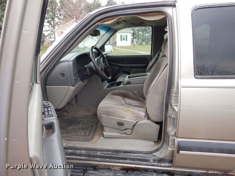 image for item MJ9851 2003 Chevrolet Suburban  SUV