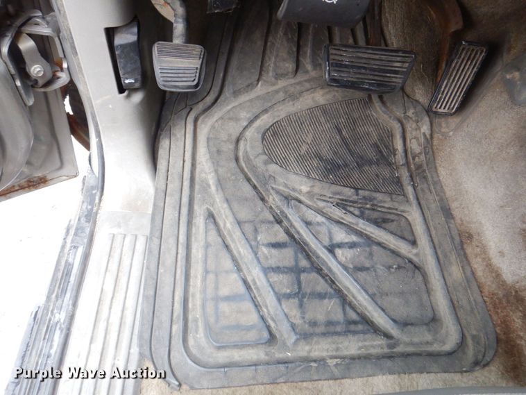 image for item MJ9851 2003 Chevrolet Suburban  SUV