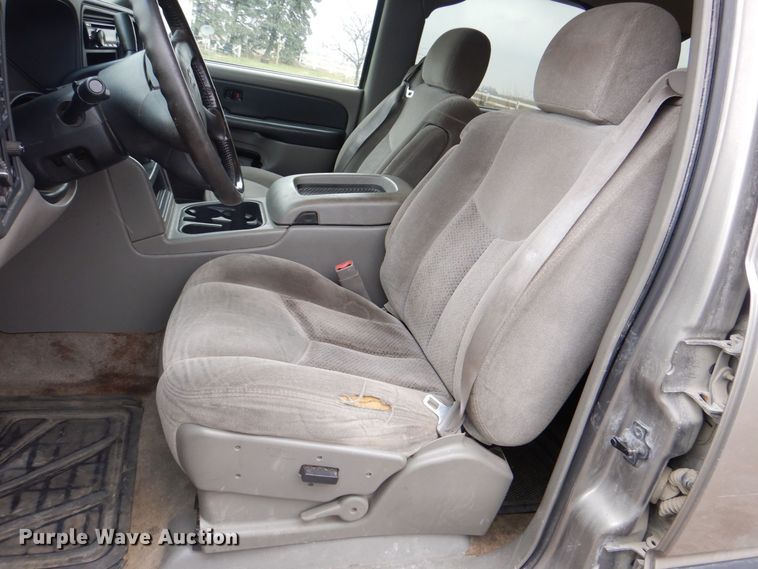 image for item MJ9851 2003 Chevrolet Suburban  SUV