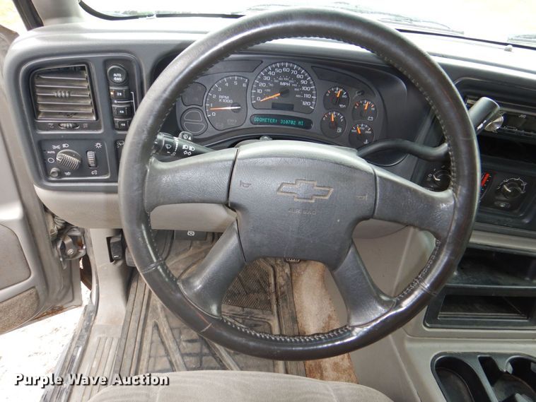 image for item MJ9851 2003 Chevrolet Suburban  SUV