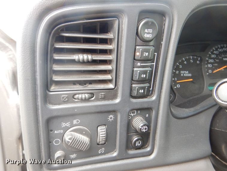 image for item MJ9851 2003 Chevrolet Suburban  SUV