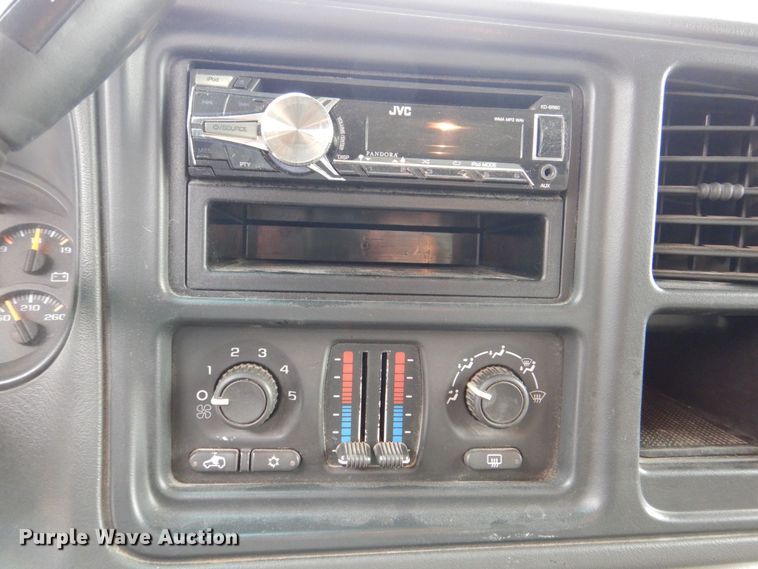 image for item MJ9851 2003 Chevrolet Suburban  SUV