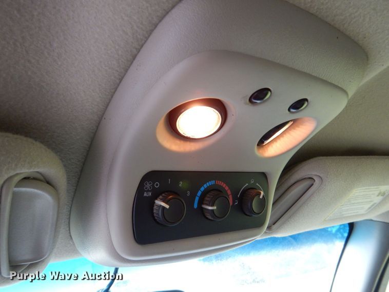 image for item MJ9851 2003 Chevrolet Suburban  SUV