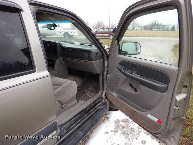 image for item MJ9851 2003 Chevrolet Suburban  SUV