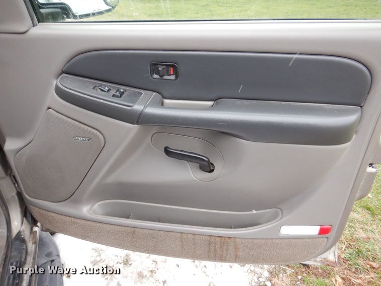 image for item MJ9851 2003 Chevrolet Suburban  SUV