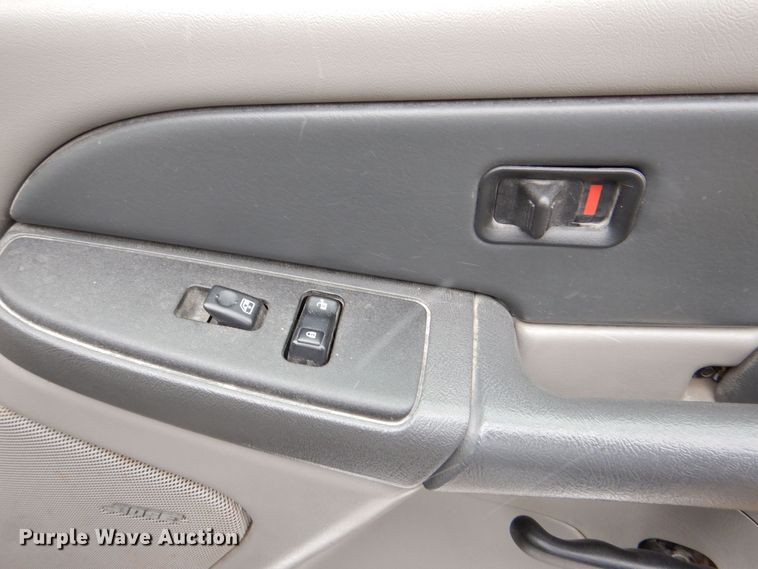 image for item MJ9851 2003 Chevrolet Suburban  SUV