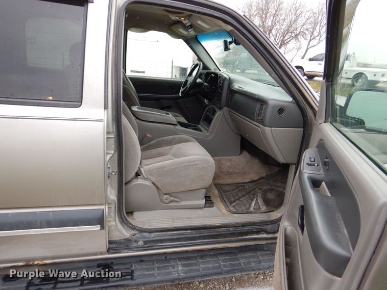 image for item MJ9851 2003 Chevrolet Suburban  SUV