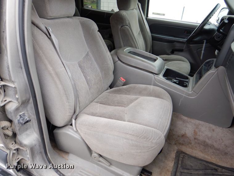 image for item MJ9851 2003 Chevrolet Suburban  SUV