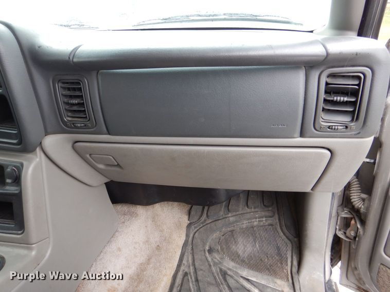 image for item MJ9851 2003 Chevrolet Suburban  SUV