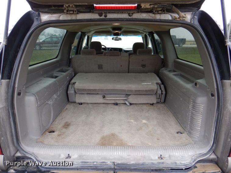 image for item MJ9851 2003 Chevrolet Suburban  SUV