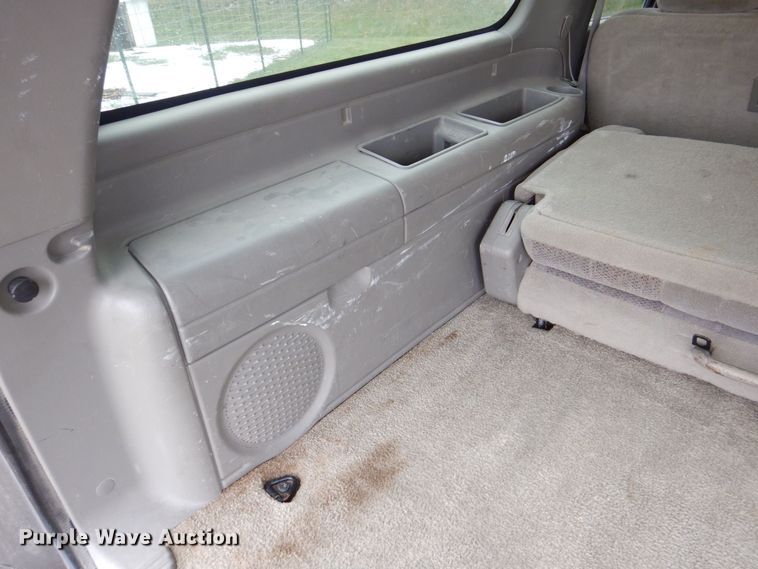 image for item MJ9851 2003 Chevrolet Suburban  SUV