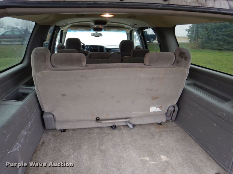 image for item MJ9851 2003 Chevrolet Suburban  SUV