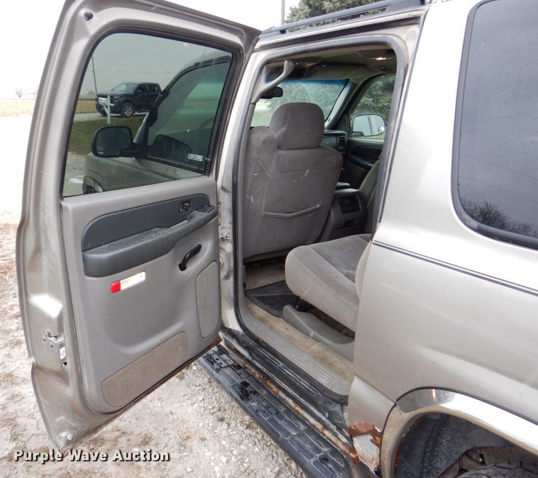 image for item MJ9851 2003 Chevrolet Suburban  SUV