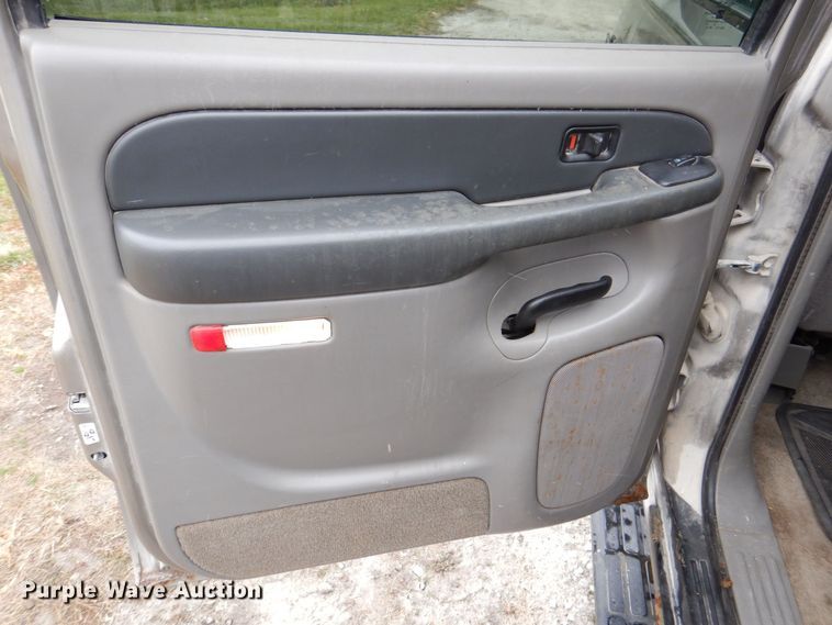 image for item MJ9851 2003 Chevrolet Suburban  SUV