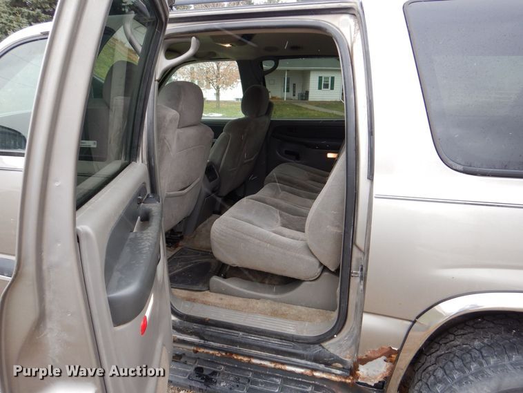 image for item MJ9851 2003 Chevrolet Suburban  SUV