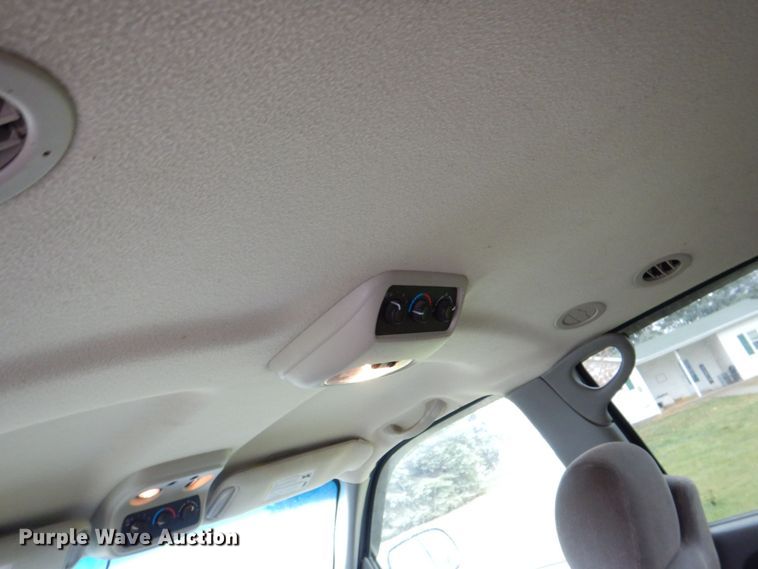 image for item MJ9851 2003 Chevrolet Suburban  SUV