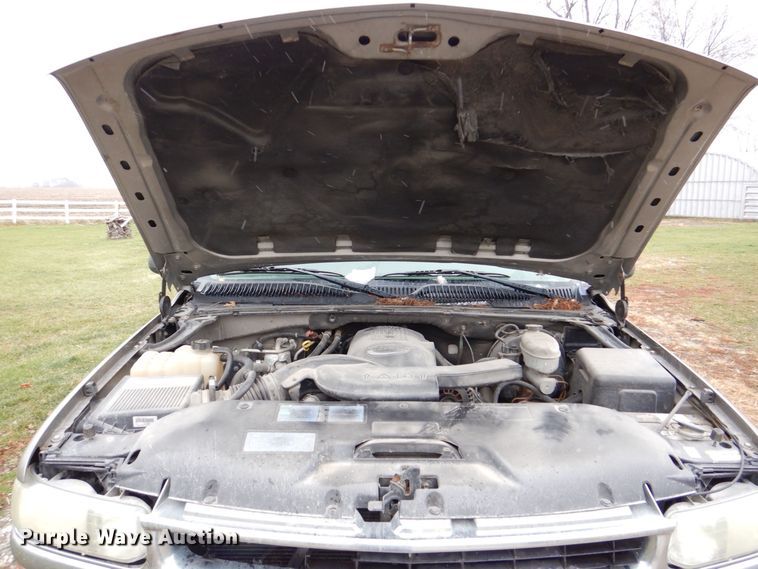 image for item MJ9851 2003 Chevrolet Suburban  SUV