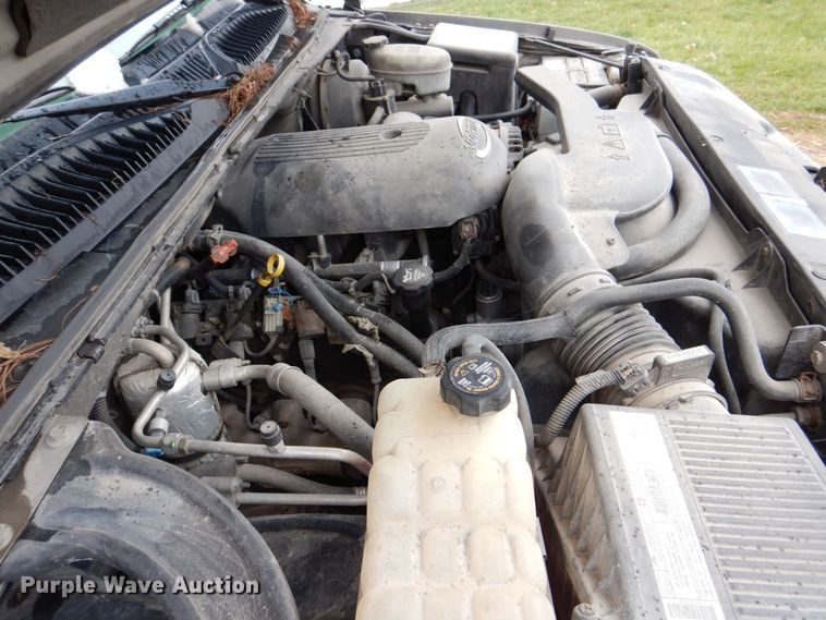 image for item MJ9851 2003 Chevrolet Suburban  SUV