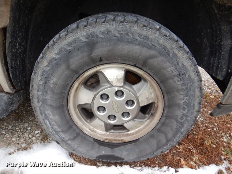 image for item MJ9851 2003 Chevrolet Suburban  SUV